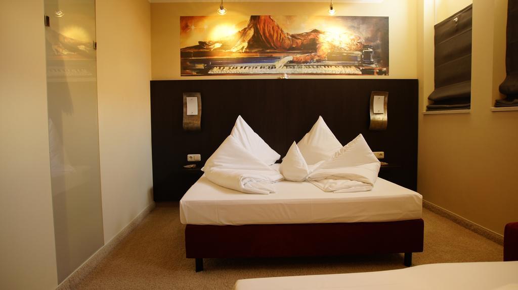 Gersthofer Auszeit Hotel แกร์สโทเฟิน ภายนอก รูปภาพ
