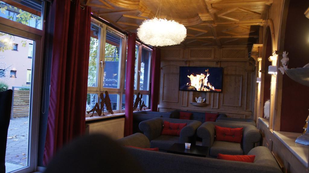 Gersthofer Auszeit Hotel แกร์สโทเฟิน ภายนอก รูปภาพ